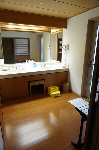 ホテル花水木の和室次の間付、石風呂のお部屋に宿泊。長島のおすすめ宿。