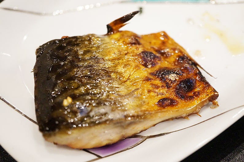 びわこ緑水亭の朝食メニューを紹介。自分で焼ける魚の干物が贅沢！