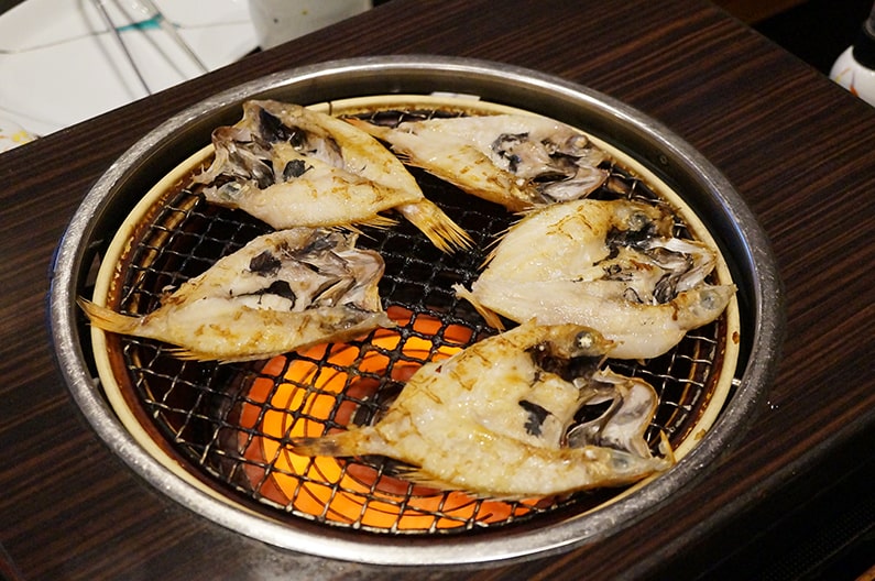 びわこ緑水亭の朝食メニューを紹介。自分で焼ける魚の干物が贅沢！