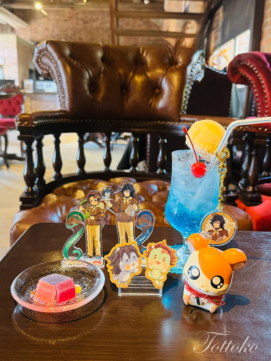 明治村メイジ珈琲時館の推しカラーメニュー、あいすくりんソーダ