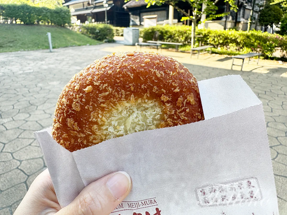 明治村の2丁目、食道楽のカレーぱんの店