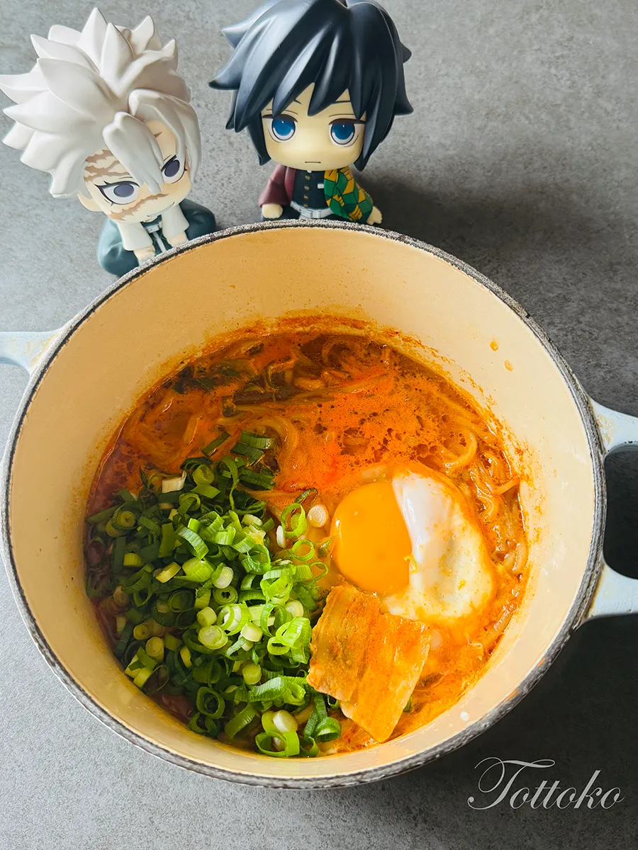 【鬼滅の刃×宅麺】コラボラーメン実食レビュー【宅麺＆らくうまを食べ比べてみたよ】