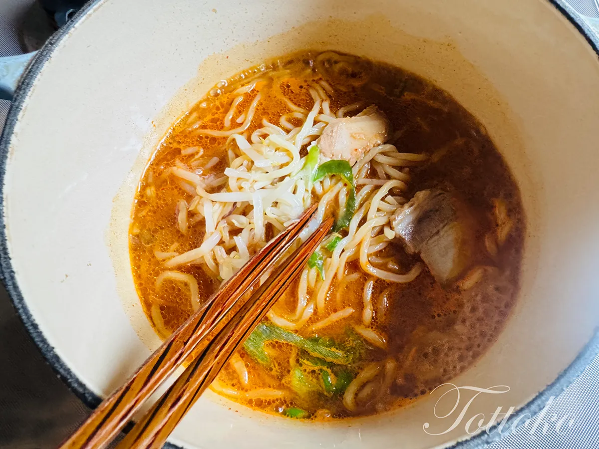 【鬼滅の刃×宅麺】コラボラーメン実食レビュー【宅麺＆らくうまを食べ比べてみたよ】