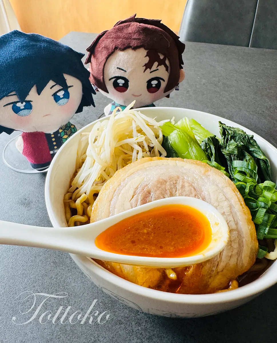 【鬼滅の刃×宅麺】コラボラーメン実食レビュー【宅麺＆らくうまを食べ比べてみたよ】鬼ラーメン