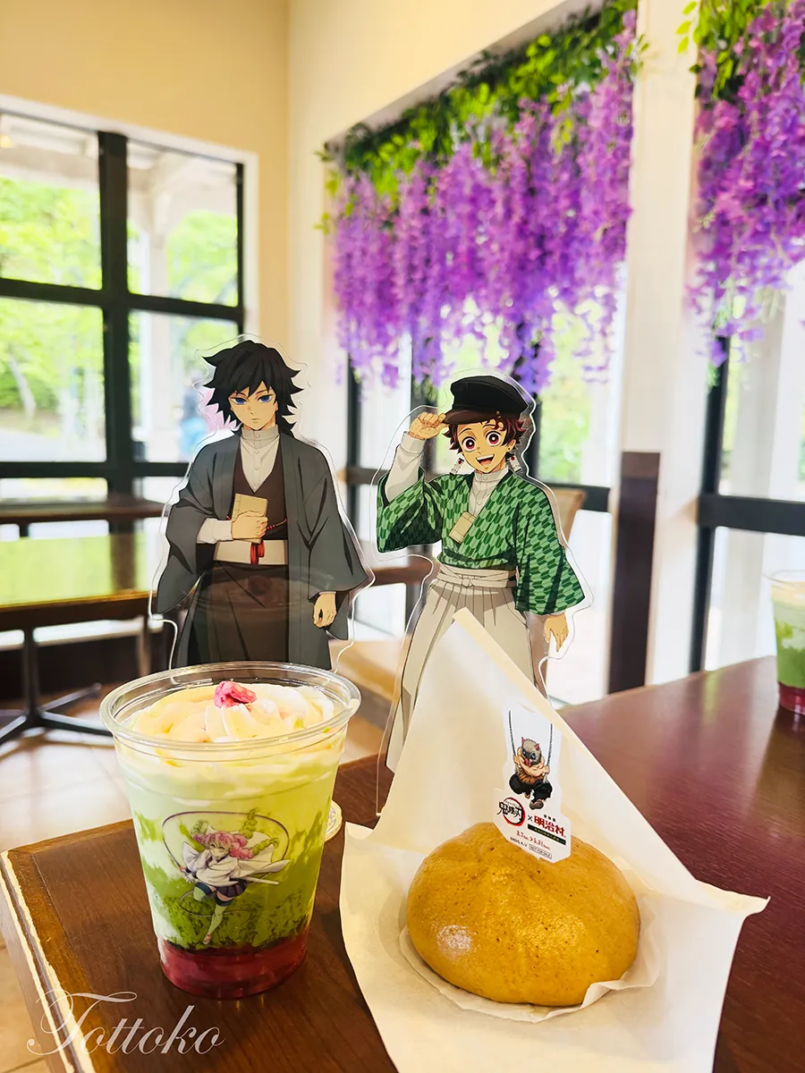 【明治村×鬼滅の刃コラボフード】蜜璃ちゃんの桜ドリンクと伊之助まん【食道楽のカフェを紹介】
