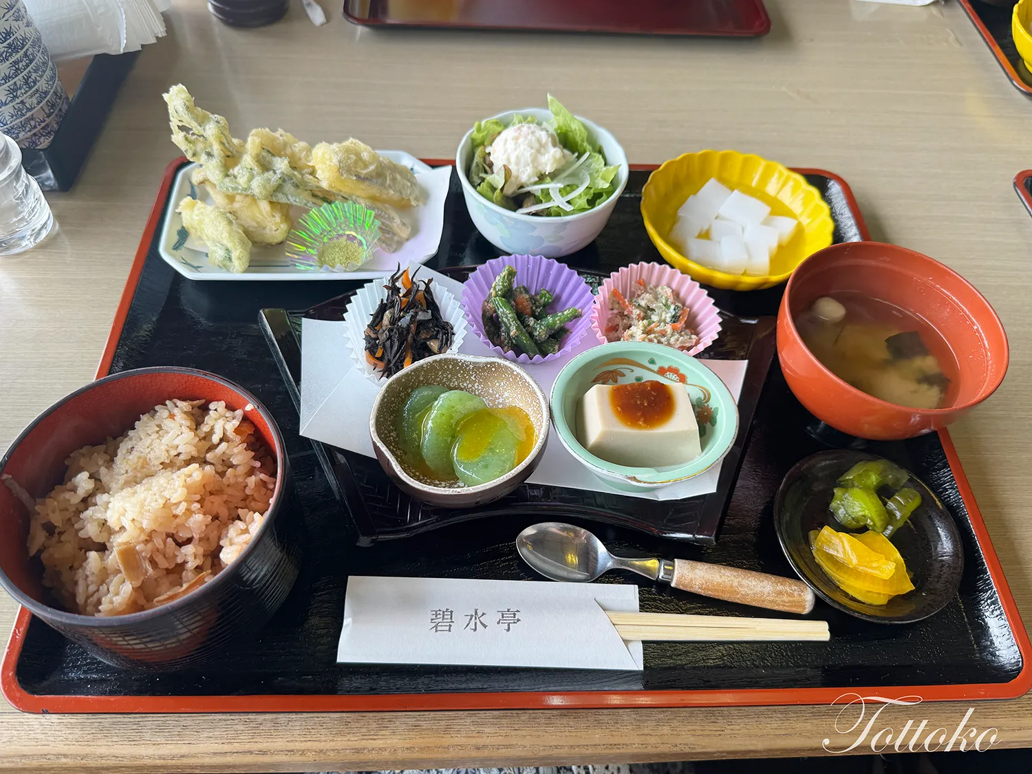 山菜の天麩羅が美味。和食処碧水亭の 32悲鳴嶼さんの精進御膳【明治村×鬼滅の刃コラボフード】