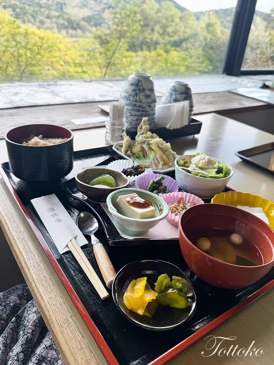 山菜の天麩羅が美味。和食処碧水亭の 32悲鳴嶼さんの精進御膳【明治村×鬼滅の刃コラボフード】