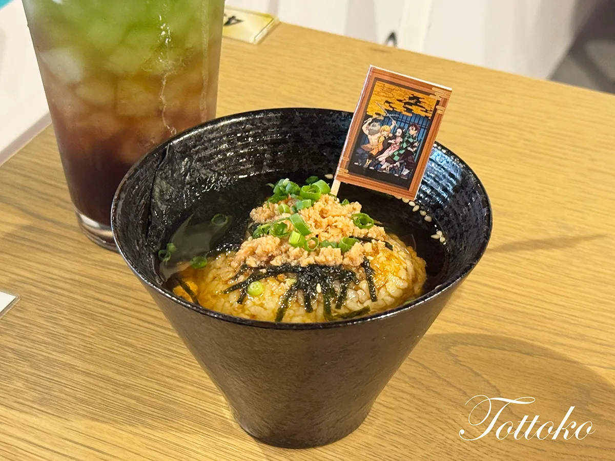 namco×鬼滅の刃「追憶回廊ノ導」コラボメニューを食べてきたよ【カフェコーナーレポ】炭治郎の焼き鮭おにぎり出汁茶漬け