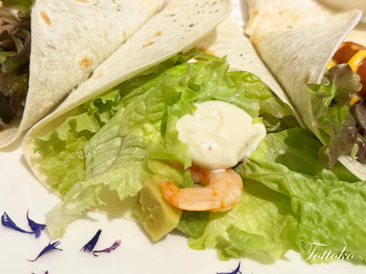 ufotablecafe鬼滅の刃再放送 立志編第三期飲食レポ。「炭治郎と善逸と伊之助」骨折トルティーヤ