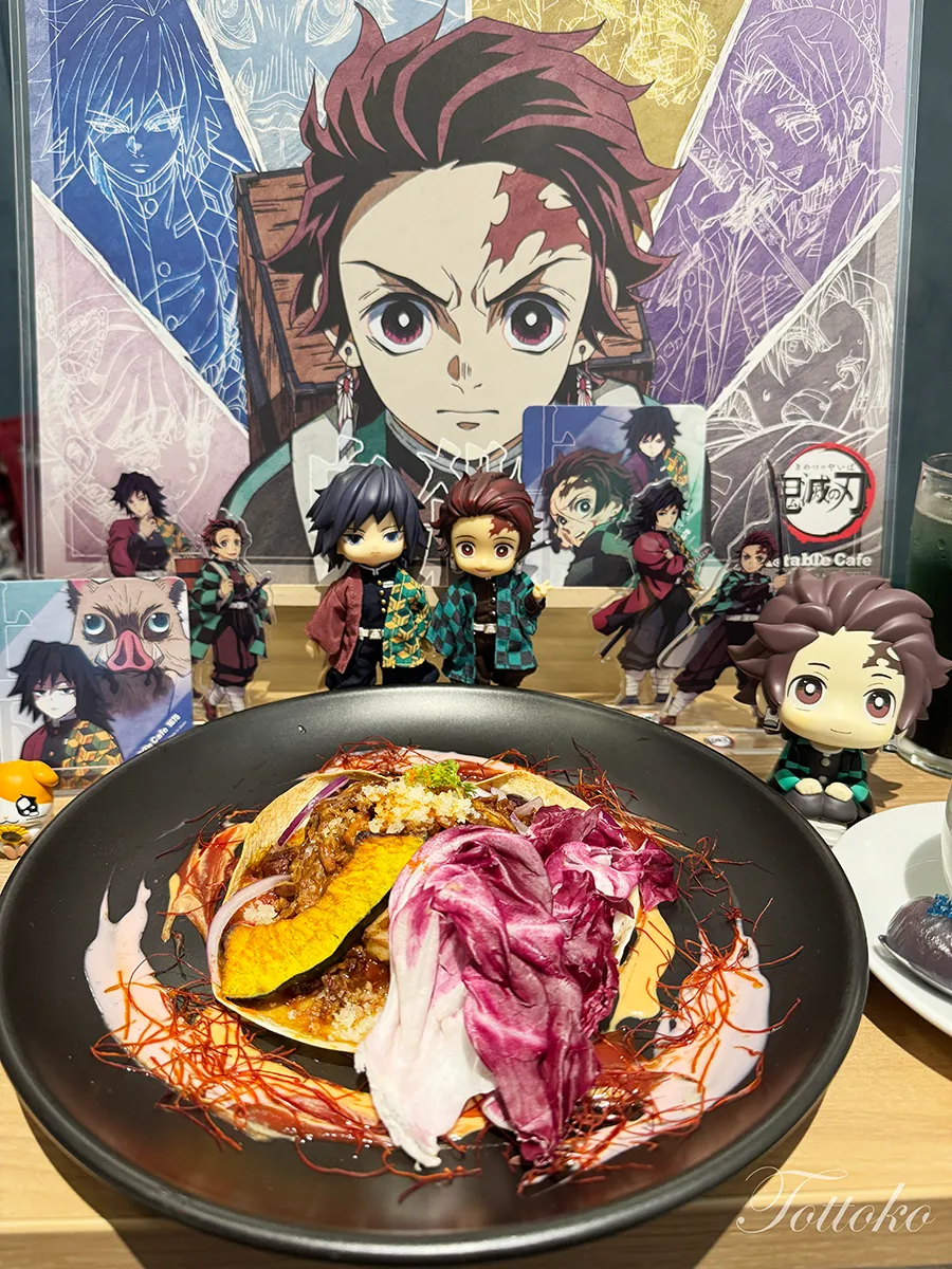 【那田蜘蛛山 飲食レポ】ufotablecafe鬼滅の刃再放送 立志編第四期絆　ヒノカミ神楽＆爆血ミートピザ