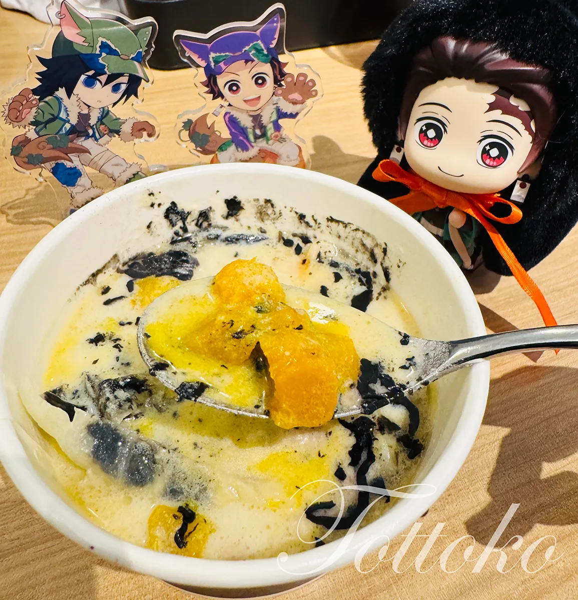 【今年のテーマはカラス!】ufotablecafeハロウィン2026飲食レポ メニューのスープ