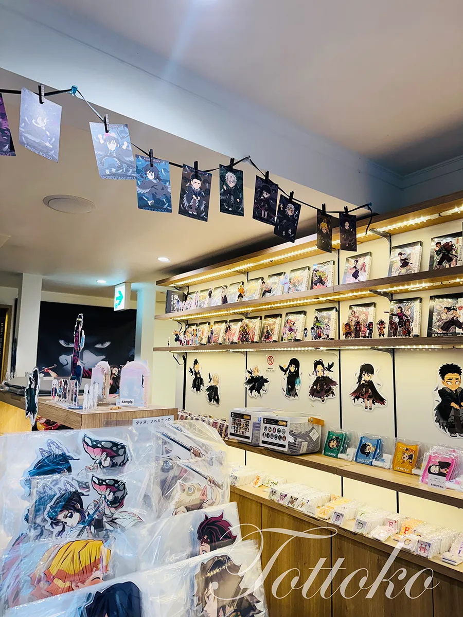【今年のテーマはカラス!】ufotablecafeハロウィン2026名古屋店のデコレーション