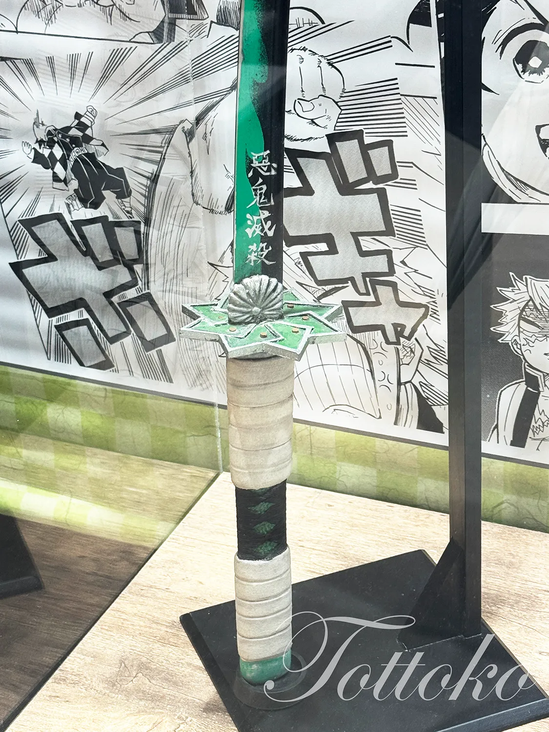 ジャンプショップ名古屋店の鬼滅の刃フェアへ【柱たちの刀の展示を観てきました】